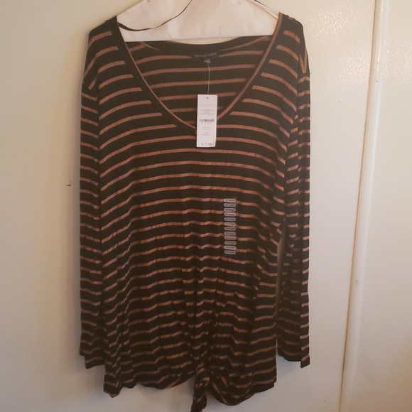 NWT Signature Studio Top - Picture 1 of 4